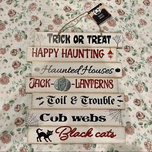 Halloween Sayings Hanging Wall Decor
